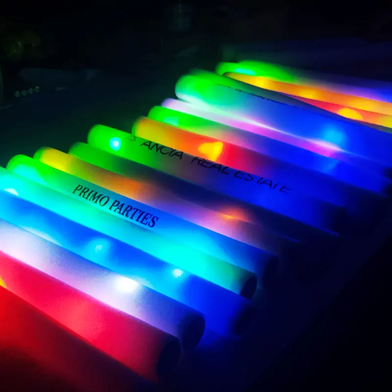 LEDグローイングスティック、グローフォームスティック、カス - Flashing Led Foam Sticks Party のレビューと価格